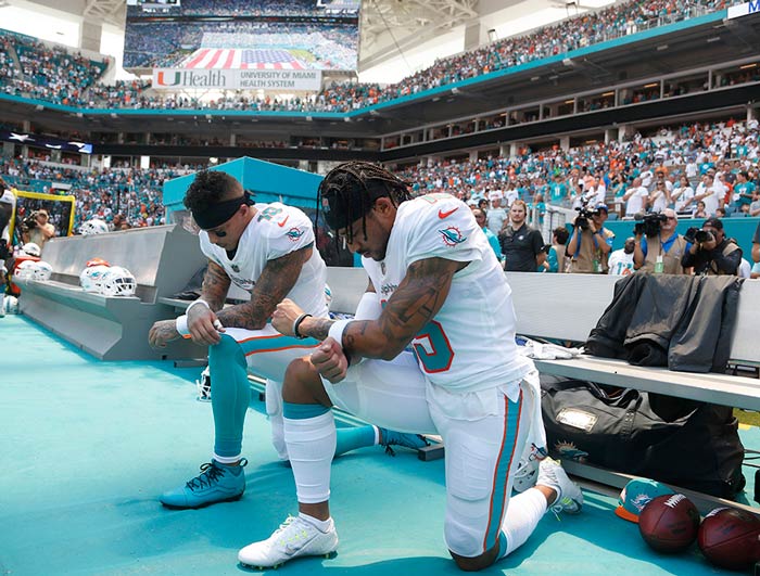 Miami Gardens, Florida, USA. 4th Nov, 2018. The Miami Dolphins flag is  displayed on the field after scoring a touchdown against the New York Jets  at the Hard Rock Stadium in Miami