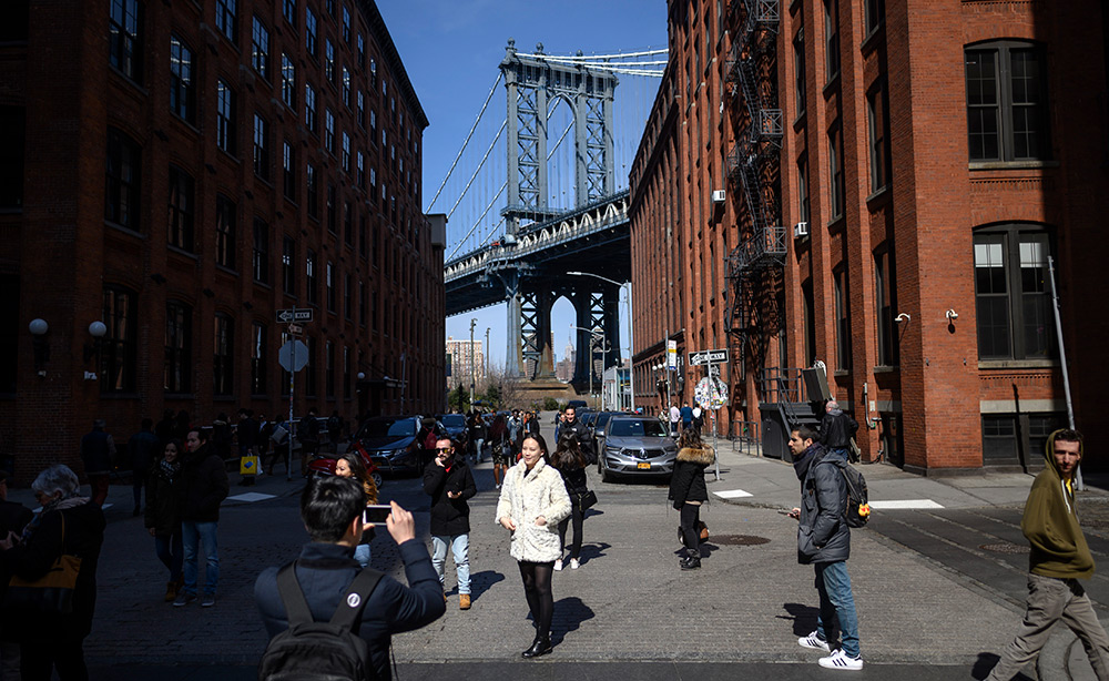 Manhattan Bridge before COVID-19.